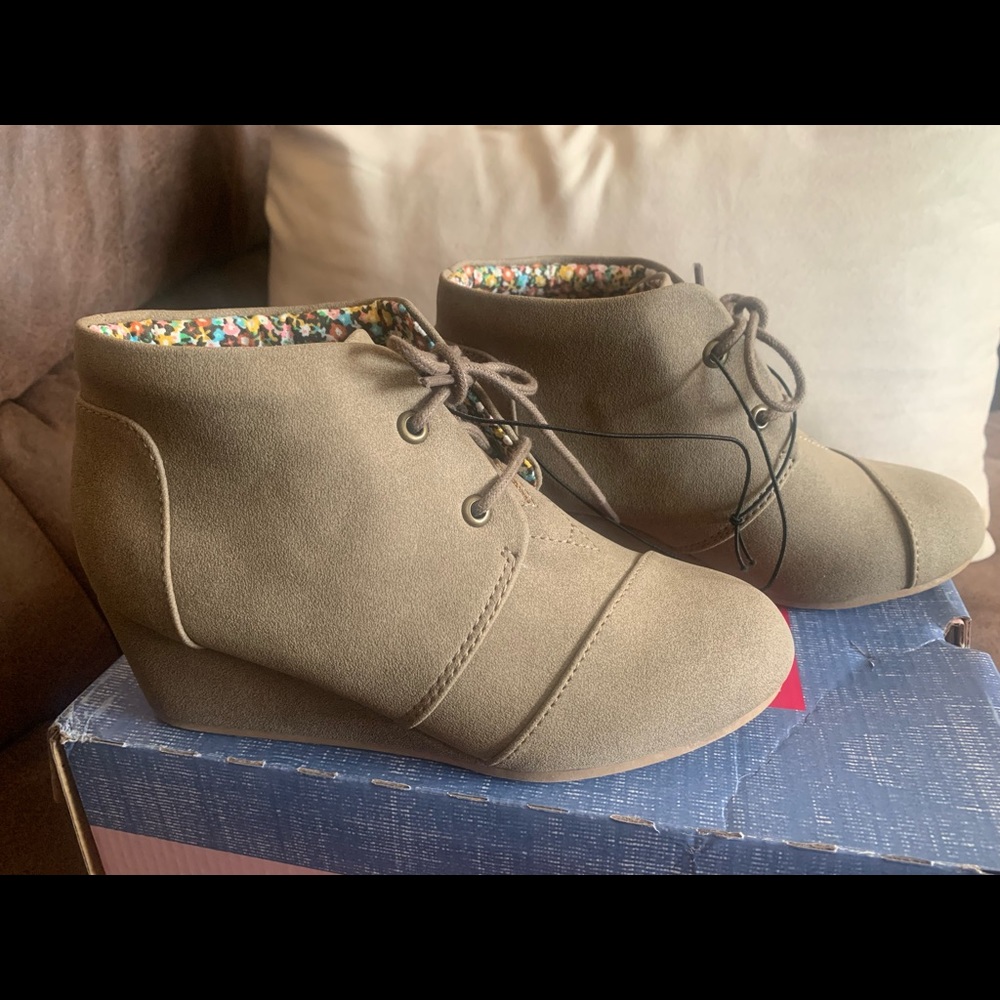 Girls wedge shoe 1M